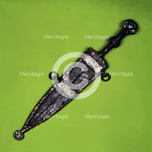 Bispherical dagger with cold meat decoration in silver on the scabbard. It comes from the Necropo…