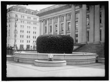 Fountain, between 1909 and 1914. Creator: Harris & Ewing.