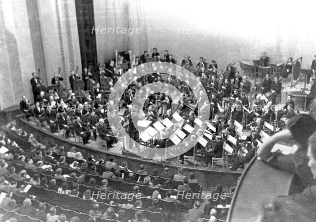 The Kuybyshev première of Shostakovich's Symphony No. 7 on March 5, 1942 by the Bolshoi..., 1942. Creator: Anonymous.