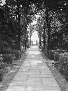 Garden in East Hampton, Long Island, between 1933 and 1942. Creator: Arnold Genthe.