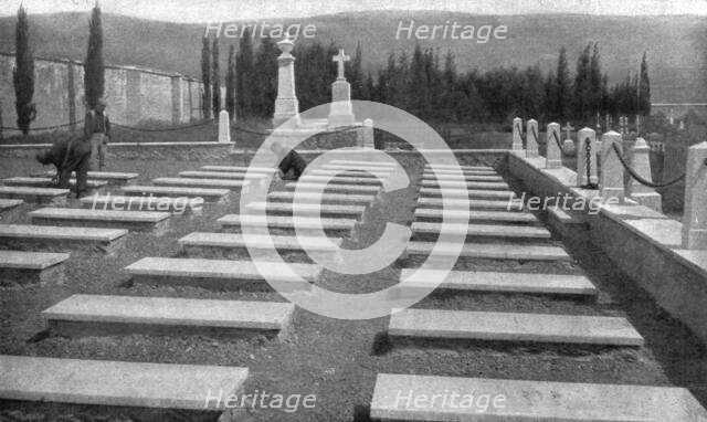 'Les Evenements de Grece; Nos morts, au cimetiere du Piree: l'enclos ou devaient reposer..., 1917. Creator: Unknown.