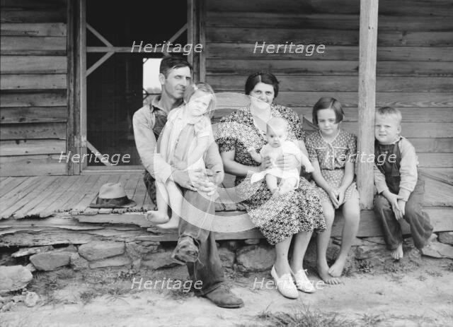Wife and children of tobacco sharecropper on front..., Person County, North Carolina, 1939 Creator: Dorothea Lange.