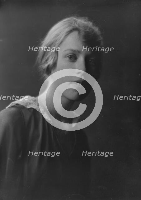 Claflin, M.S., Miss, portrait photograph, 1917 Aug. 8. Creator: Arnold Genthe.