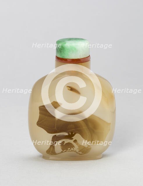 Snuff Bottle with a Hawk and a Bear beneath a Tree, Qing dynasty (1644-1911), 1820-1880. Creator: Unknown.