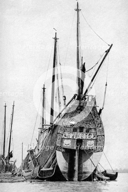 Chinese junk, 1922. Artist: BT Prideaux