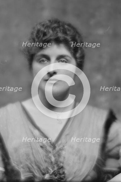 Carlyle, Grace, Miss, portrait photograph, 1914 Sept. 30. Creator: Arnold Genthe.