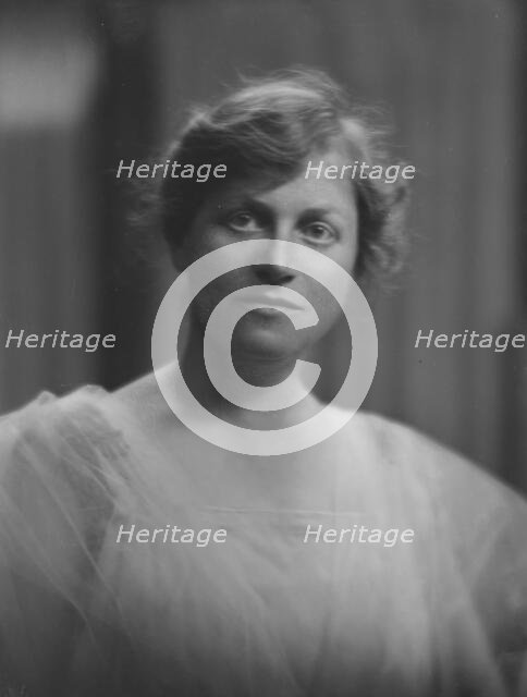 Miller, N.J., Mrs., portrait photograph, 1916. Creator: Arnold Genthe.