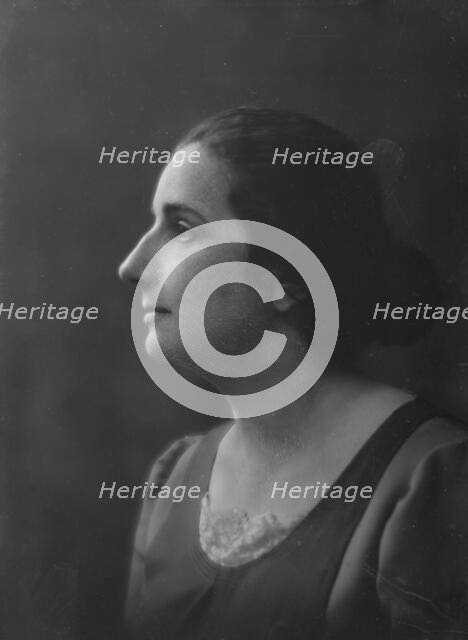 Parkhurst, Genevieve, Mrs., portrait photograph, 1917 Nov. 9. Creator: Arnold Genthe.