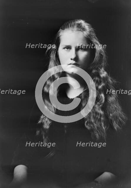 Miss Katherine Pillsbury, portrait photograph, 1919 Sept. 29. Creator: Arnold Genthe.