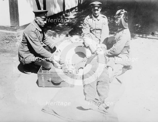 Reviving wounded German with Pulmotor, between 1914 and c1915. Creator: Bain News Service.