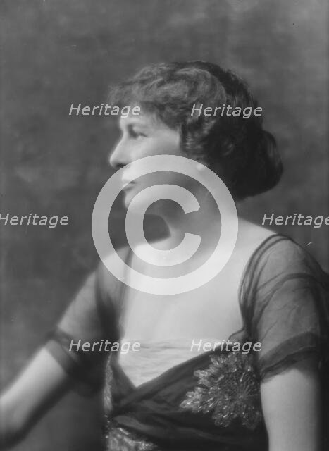 Hussey, John, Mrs., portrait photograph, 1915 June 24. Creator: Arnold Genthe.