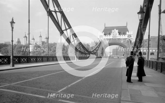 Tower Bridge, London, c1945-c1980. Artist: Eric de Maré.