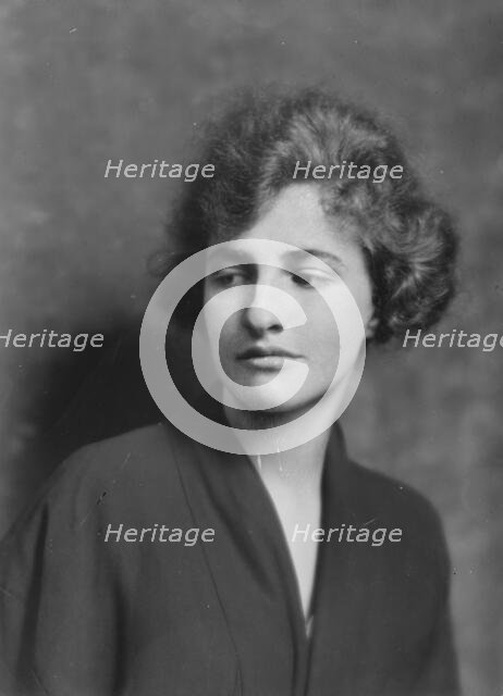 Field, Henry, Mrs., portrait photograph, 1917 July 3. Creator: Arnold Genthe.