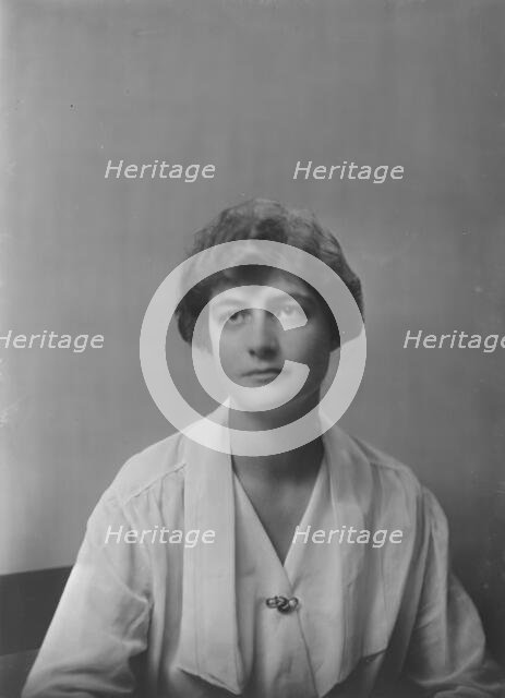 Miss Helen Pott, portrait photograph, 1918 Nov. 18. Creator: Arnold Genthe.