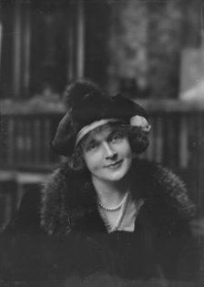 Mrs. Benjamin Lindsey, portrait photograph, 1917 Dec. 21. Creator: Arnold Genthe.