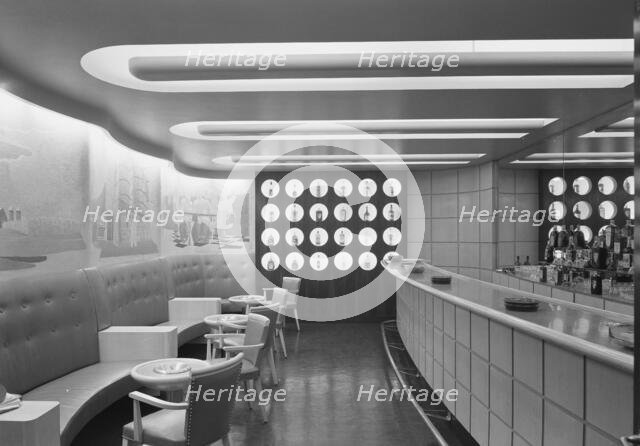 Seagram's Distillers Corp., Chrysler Building, New York City, 1939. Creator: Gottscho-Schleisner, Inc.