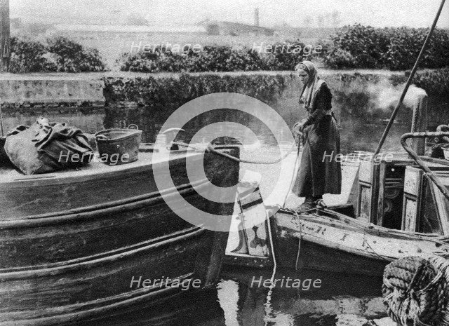 Canal life, London, 1926-1927. Artist: Unknown