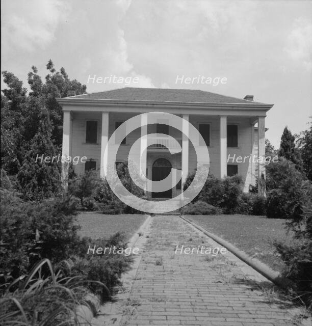Plantation owner's home, Marshallville, Georgia, 1937. Creator: Dorothea Lange.