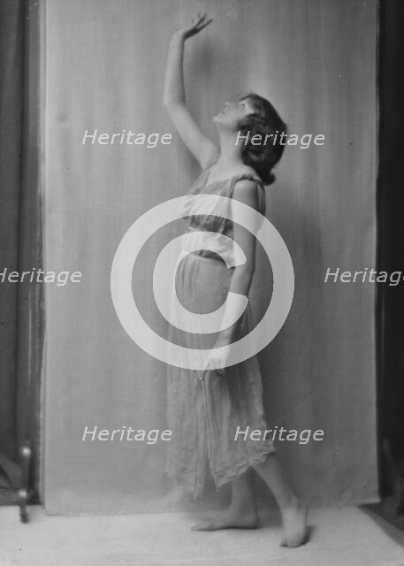 Isadora Duncan dancer, between 1915 and 1923. Creator: Arnold Genthe.