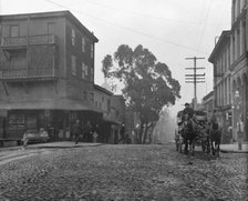 Dupont Street entrance to Chinatown, San Francisco, between 1896 and 1906. Creator: Arnold Genthe.