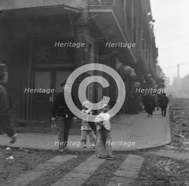 Gambling hall, Jackson Street corner, Chinatown, San Francisco, between 1896 and 1906. Creator: Arnold Genthe.