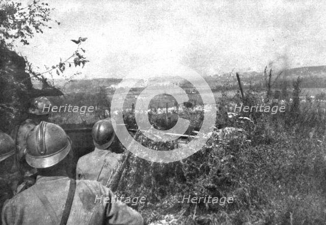''Sur L'Aisne; sur le front de l'armee Mangin; preparation d'artillerie pour l'attaque qui..., 1918. Creator: Unknown.