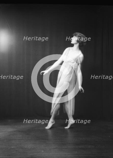 Florence Noyes dancers, between 1915 and 1918. Creator: Arnold Genthe.