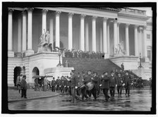 Capitol, U.S. crowd, between 1910 and 1920. Creator: Harris & Ewing.
