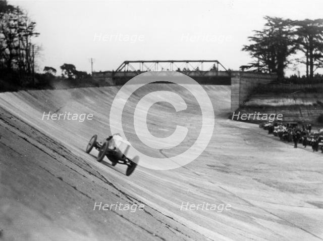 1913 Percy Lambert in Talbot Special 25hp at Brooklands, breaks 103 miles in 1 hour record. Creator: Unknown.