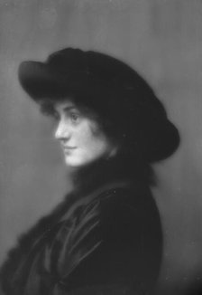 Johns, Miss, portrait photograph, 1913. Creator: Arnold Genthe.