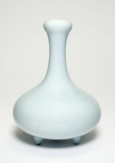 Bulbous-Shaped Vase, Qing dynasty (1644-1911), Qianlong reign mark and period (1736-1795). Creator: Unknown.