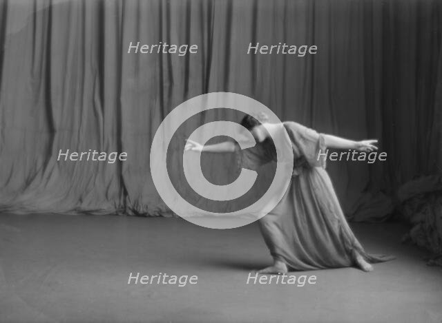 Isadora Duncan dancer, between 1915 and 1923. Creator: Arnold Genthe.