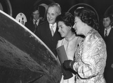 The Queen and Princess Margaret looking at an exhibit the Imperial War Museum, 1976. Artist: Unknown