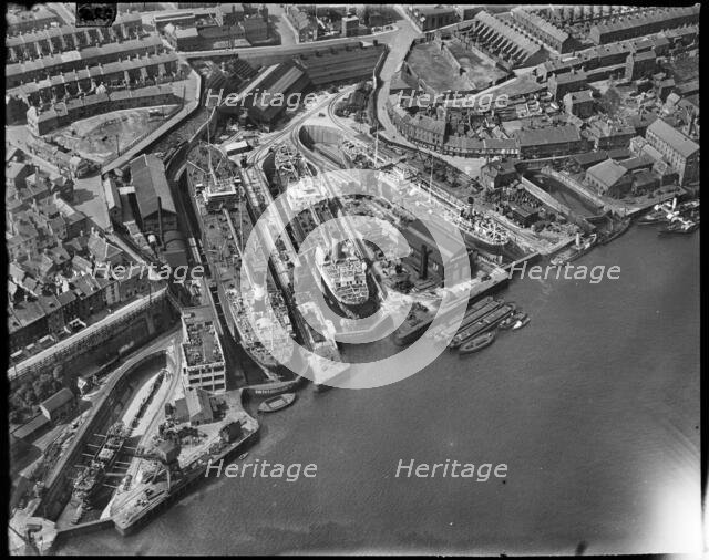 Smith's Docks, North Shields, Tyne & Wear, c1930s. Creator: Arthur William Hobart.