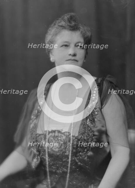 Hopkins, G.B., Mrs., portrait photograph, 1916 Apr. 14. Creator: Arnold Genthe.