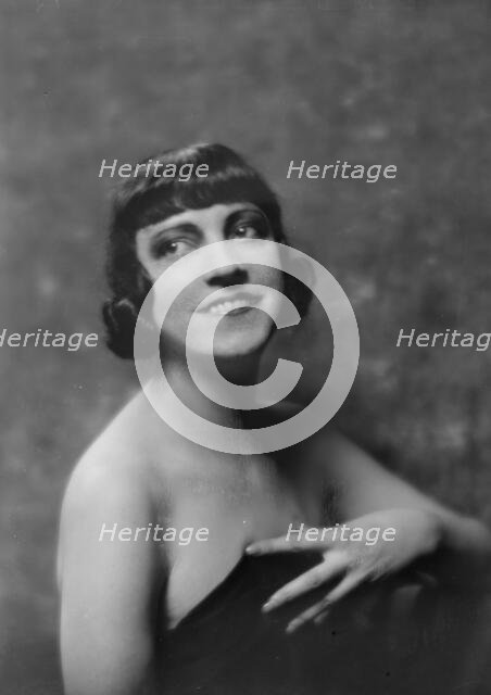 Nielsen, Asta, Miss, portrait photograph, 1917 Aug. 20. Creator: Arnold Genthe.