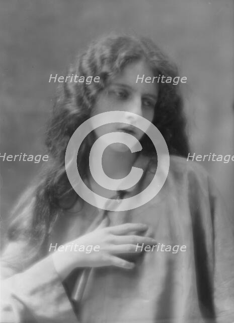 Hagemeyer, M.E. Scott, Miss, portrait photograph, not before 1916 Mar. 15. Creator: Arnold Genthe.