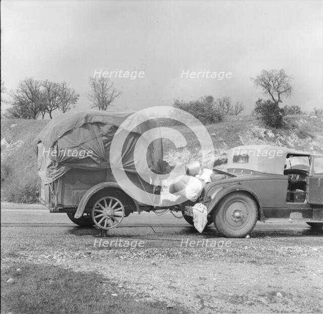 An oil worker builds himself a trailer and takes to the road, California, 1936. Creator: Dorothea Lange.