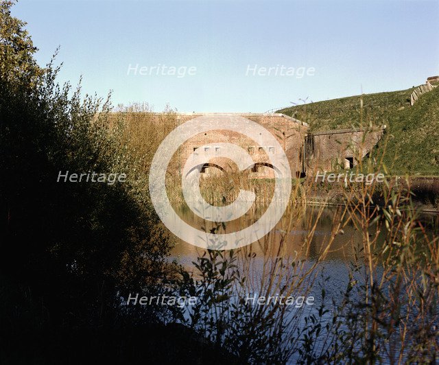 Fort Brockhurst, Gunners Way, Gosport, Hampshire, 2000. Artist: P Williams