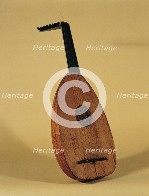 Lute of the 16th century built in Venice by luthier Marx Unverdorben.
