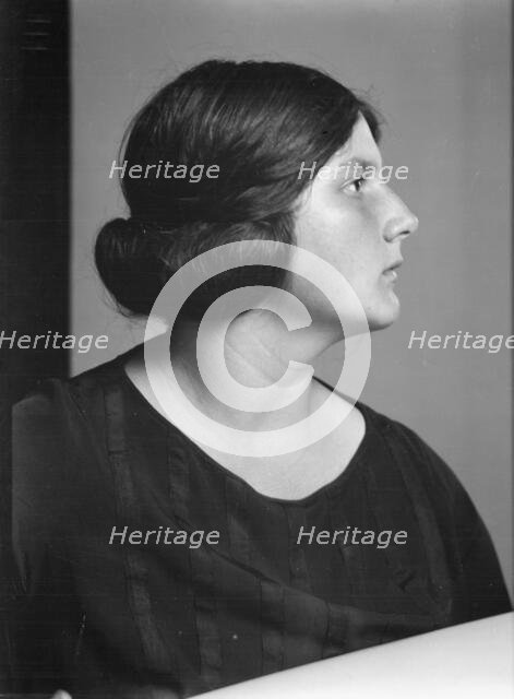 Nadelman, Mrs., portrait photograph, 1923 July 12. Creator: Arnold Genthe.