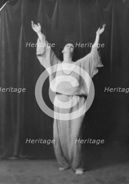 Duncan, Isadora, portrait photograph, between 1916 and 1918. Creator: Arnold Genthe.