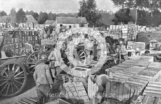 'Preparatifs d'offensive; Le remplissage des caissons assurant le transport des munitions... 1917. Creator: Unknown.