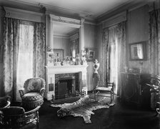 Residence of Mrs. H.C. Parke, parlor, Detroit, Mich., between 1900 and 1910. Creator: Unknown.