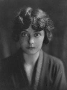Mishler, Larraine, Miss, portrait photograph, 1916. Creator: Arnold Genthe.