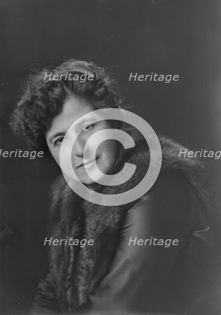 Mrs. William B. Kennedy, portrait photograph, 1918 Oct. 29. Creator: Arnold Genthe.