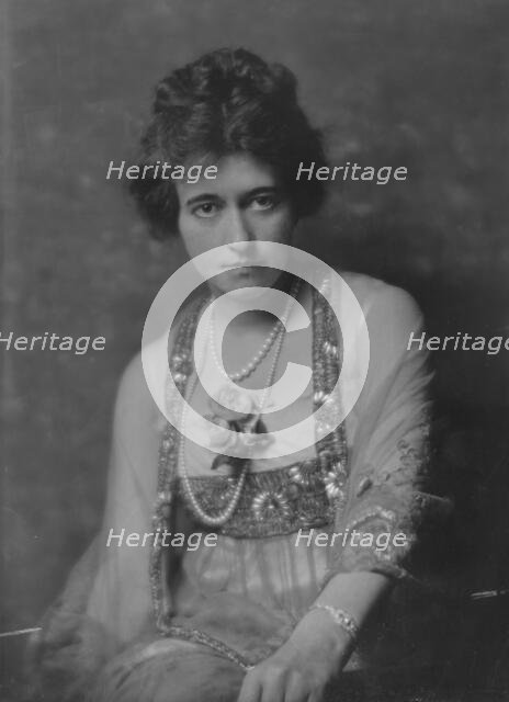 Biddle, A.J. Drexel, Mrs., portrait photograph, 1916 Nov. 20. Creator: Arnold Genthe.