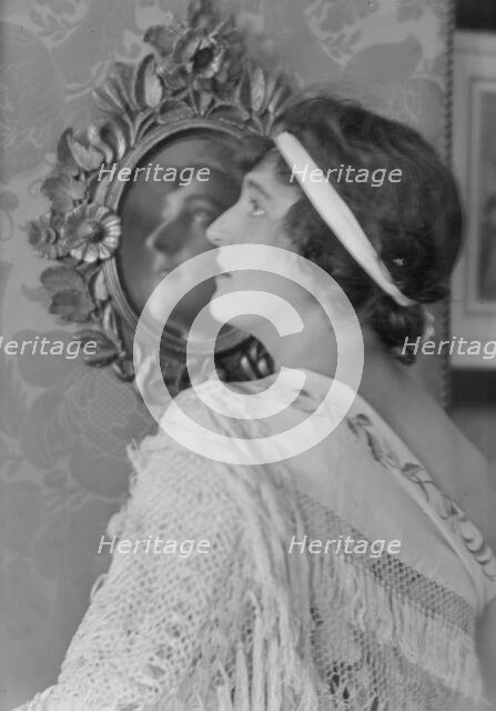 Namara-Toye, Mme., portrait photograph, 1912. Creator: Arnold Genthe.