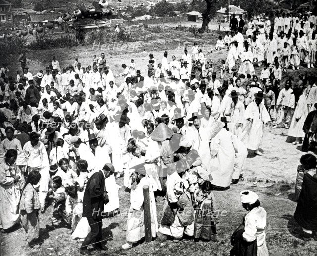 Outdoor gathering, Korea, 1900. Artist: Unknown