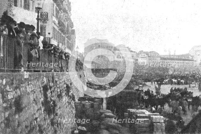 'Une base Allemande en Adriatique: L'occupation de Corfou; les Corfiotes assistant..., 1916. Creator: Dr. Coupe.